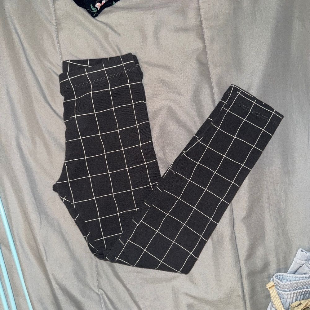 Girls size 6/7 leggings